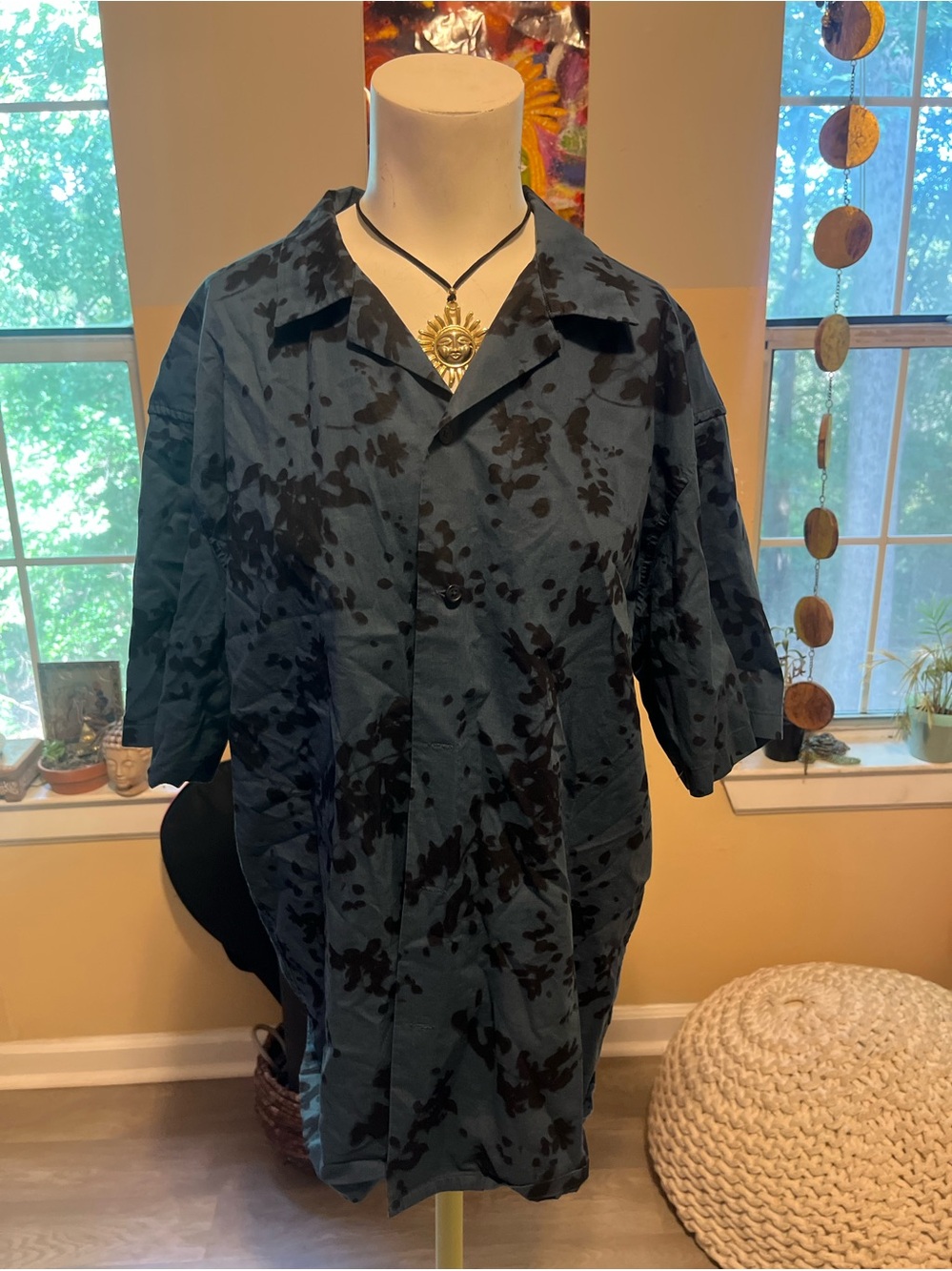 Uniqlo Blue Short Sleeve Button-Front Shirt with Black Abstract Pattern
